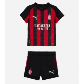 Billiga AC Milan Christian Pulisic #11 Hemmatröja Barn 2025-26 Kortärmad (+ Korta byxor)
